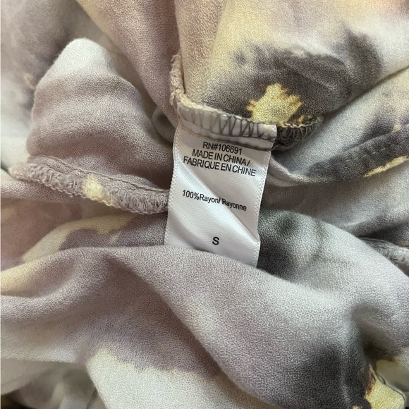 Young, Fabulous, & Broke “Carmen Top”. Tie Dye w/ Front Knot. 100% Rayon Fabric. - Picture 9 of 10